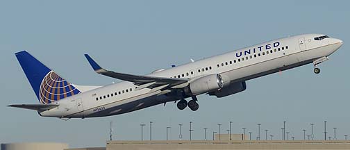 United Boeing 737-924ER N75432, Phoenix Sky Harbor, December 23, 2013